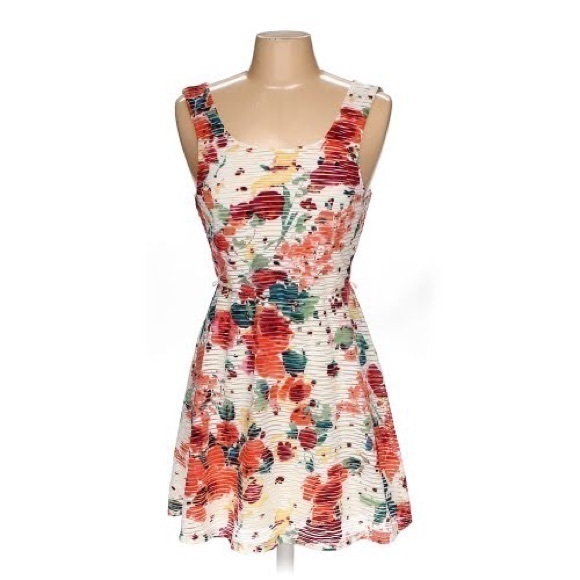 Trixxi Dresses & Skirts - Trixxi Floral fit & flare dress